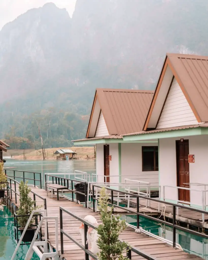 khao sok lake floating bungalows